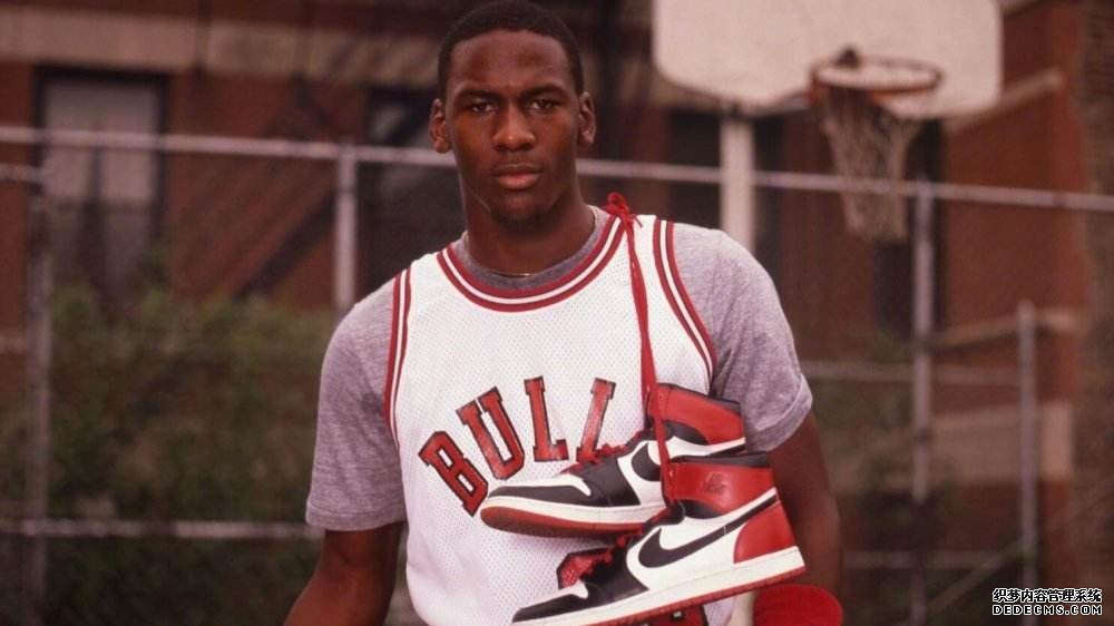 巨虧56億！救命耐克的不是美國(guó)人，竟然是中國(guó)的鞋販子