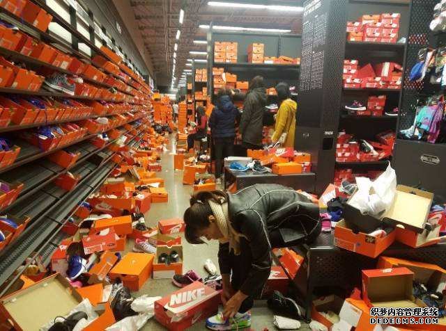 巨虧56億！救命耐克的不是美國(guó)人，竟然是中國(guó)的鞋販子